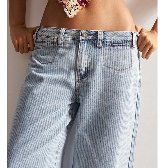 Light Wash Striped Cuffed Wide leg Cropped Wide Leg Denim Jeans - Picture 4 of 6